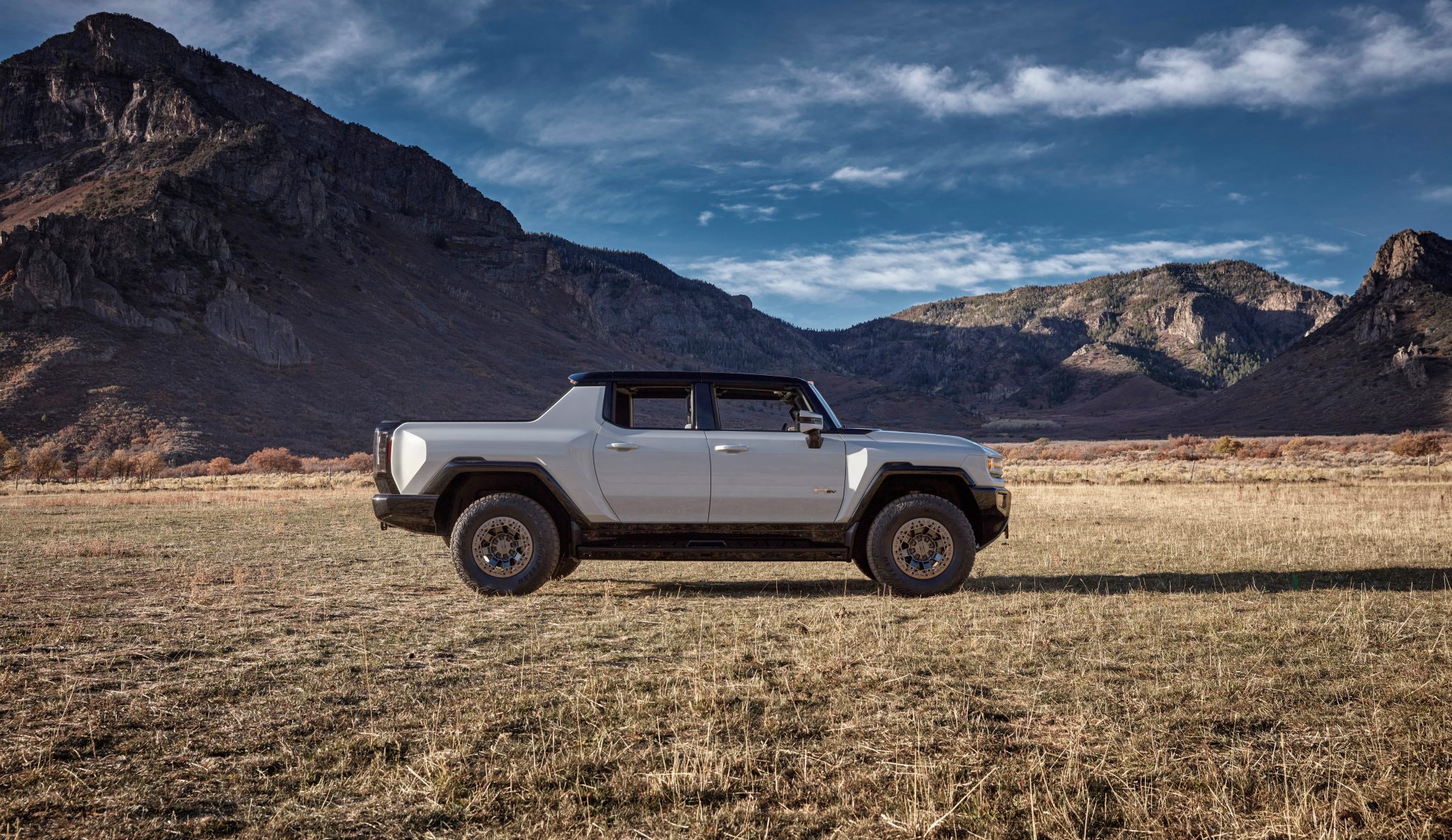 2024-GMC-HUMMER-EV-SUV-021_cut Luxury Electric Cars